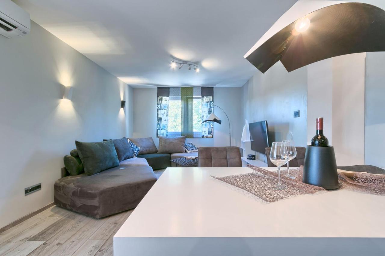 Modern Oasis Apartment Pula Exteriör bild