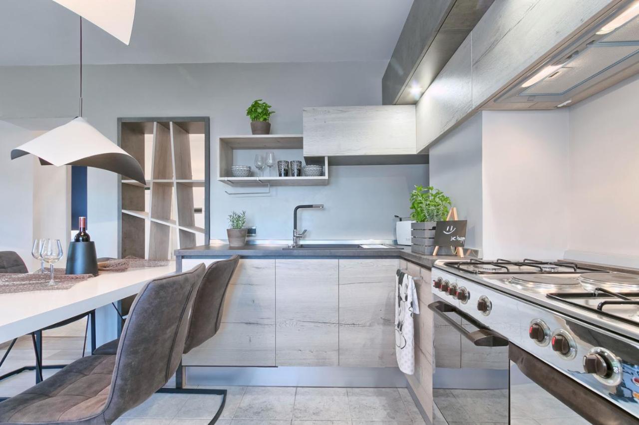 Modern Oasis Apartment Pula Exteriör bild